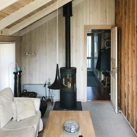Three-bedroom Holiday In Jerup